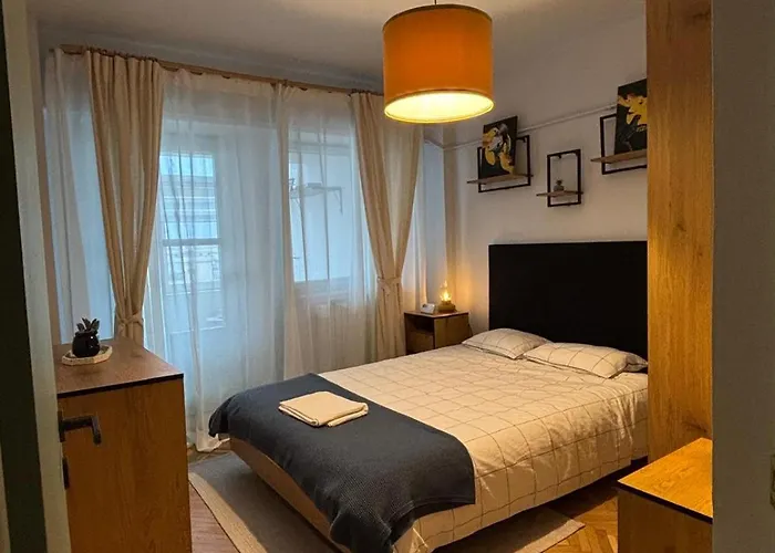 Panorama 7 - Ultracentral Iconic View